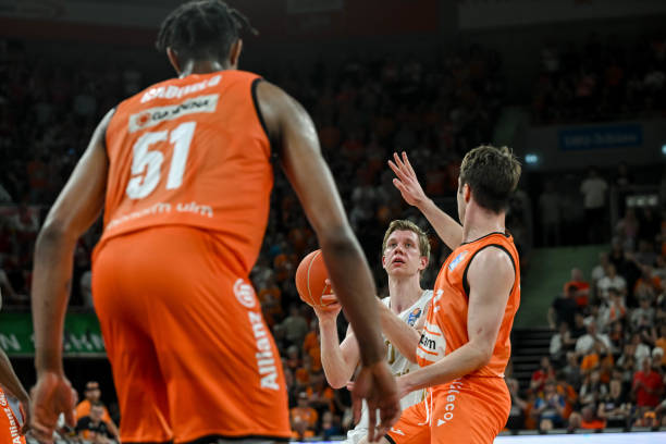 他多次扑出 他多次扑出