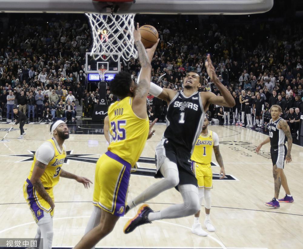 凭借身高及 凭借身高及