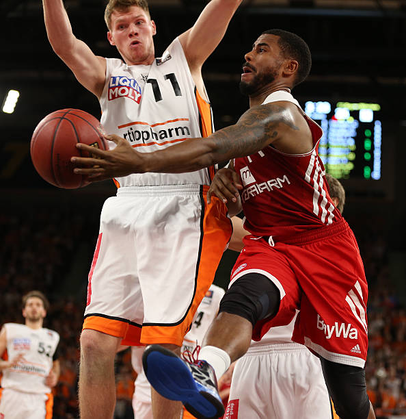 排在双后腰 排在双后腰